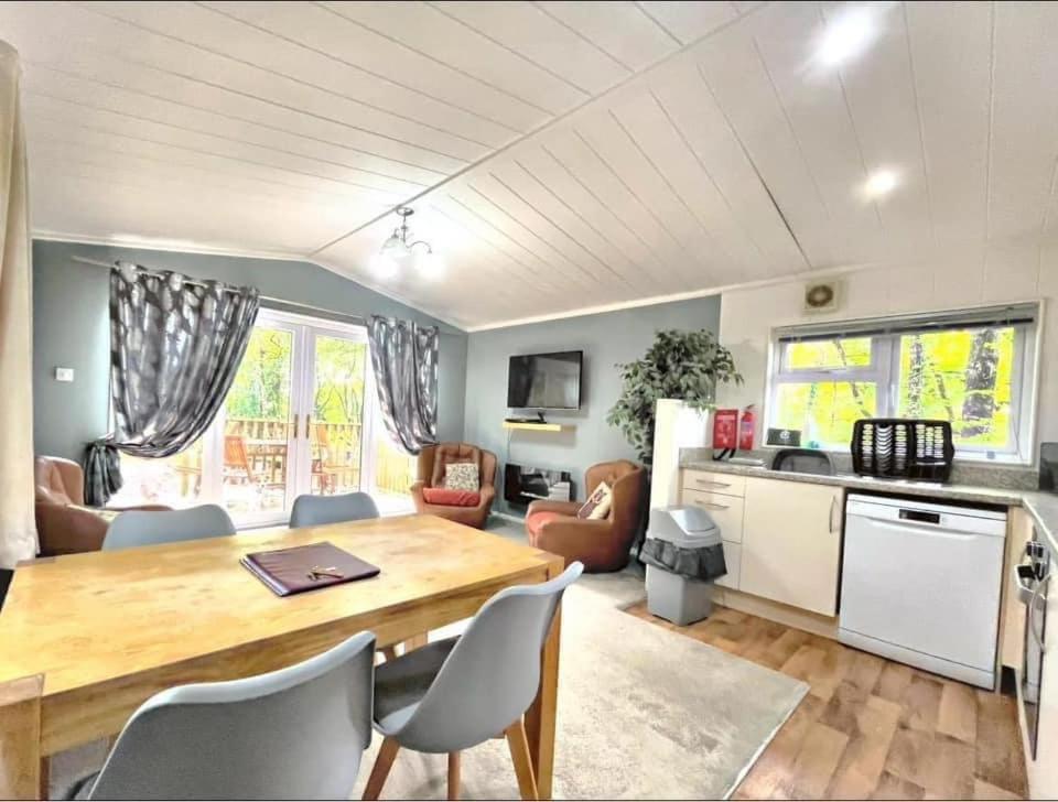 Woodland View -Hot Tub-Tenby-Carmarthen-เซนต์เคลียร์ส ภายนอก รูปภาพ
