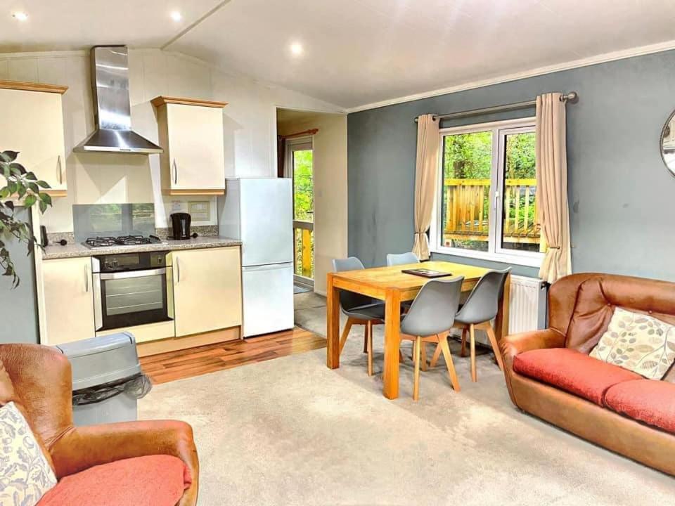 Woodland View -Hot Tub-Tenby-Carmarthen-เซนต์เคลียร์ส ภายนอก รูปภาพ